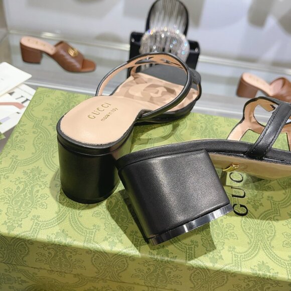 Gucci Heel Rubber Logo Slide Sandals - Picture 8 of 8